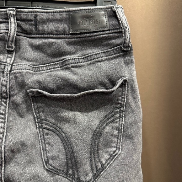 SOLD - Hollister Dark Wash Curvy High-Rise Super Skinny Jeans Size 5R 27W 28L - Picture 3 of 4